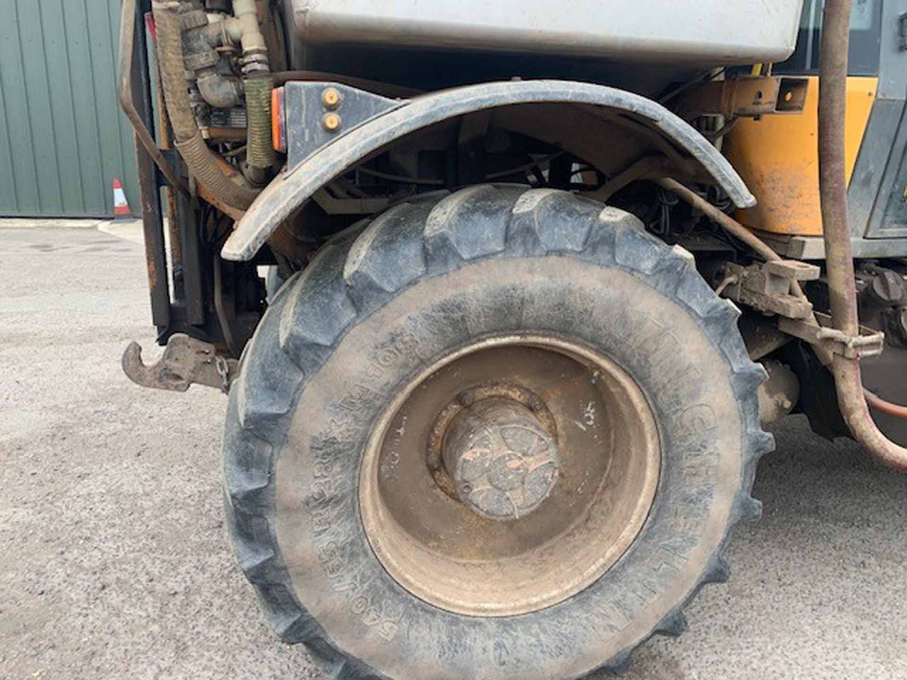 Kasvinsuojeluruisku JCB 1135 Fast and Knight 24MTR Demount Sprayer: kuva Kasvinsuojeluruisku JCB 1135 Fast and Knight 24MTR Demount Sprayer