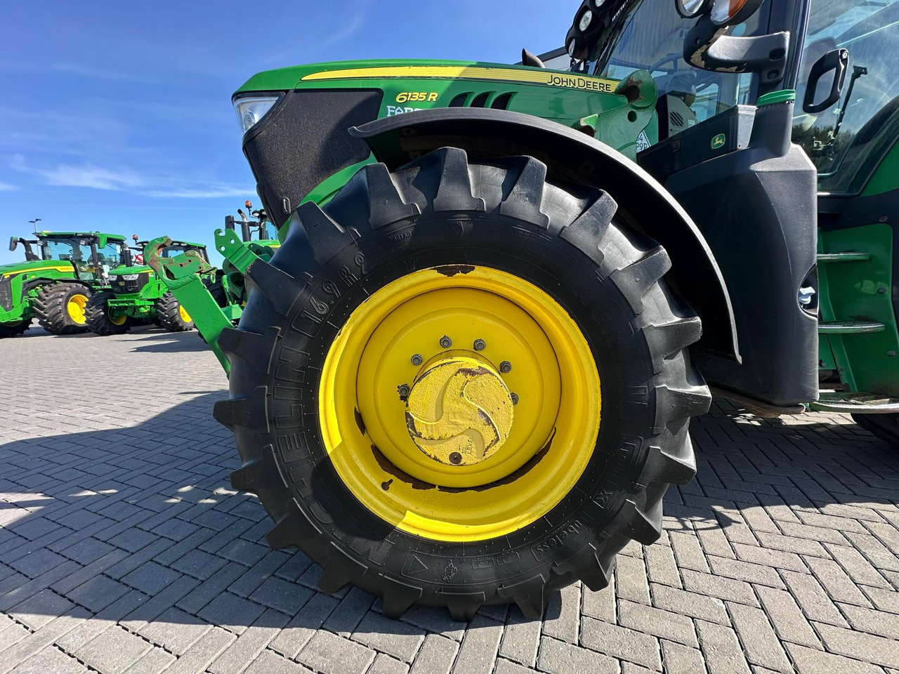 JOHN DEERE 6135R - Traktori: kuva JOHN DEERE 6135R - Traktori JOHN DEERE 6135R - Traktori: kuva JOHN DEERE 6135R - Traktori