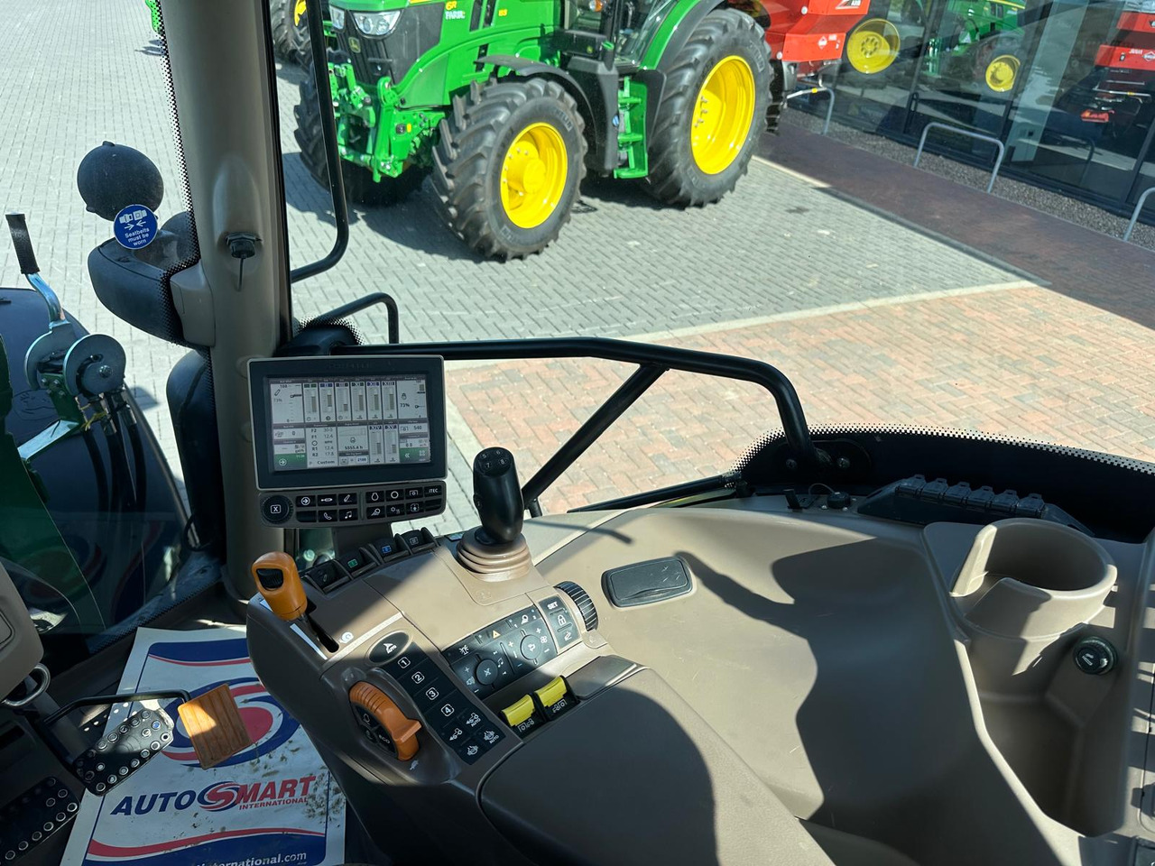 JOHN DEERE 6135R - Traktori: kuva JOHN DEERE 6135R - Traktori JOHN DEERE 6135R - Traktori: kuva JOHN DEERE 6135R - Traktori