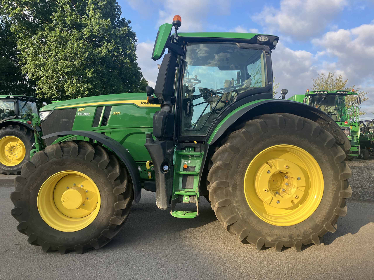 John Deer 6R 250 - Traktori: kuva John Deer 6R 250 - Traktori John Deer 6R 250 - Traktori: kuva John Deer 6R 250 - Traktori