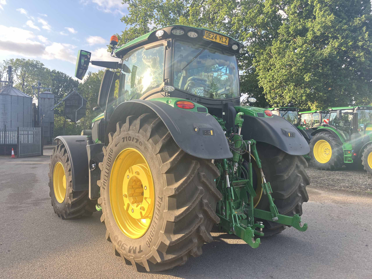 John Deer 6R 250 - Traktori: kuva John Deer 6R 250 - Traktori John Deer 6R 250 - Traktori: kuva John Deer 6R 250 - Traktori