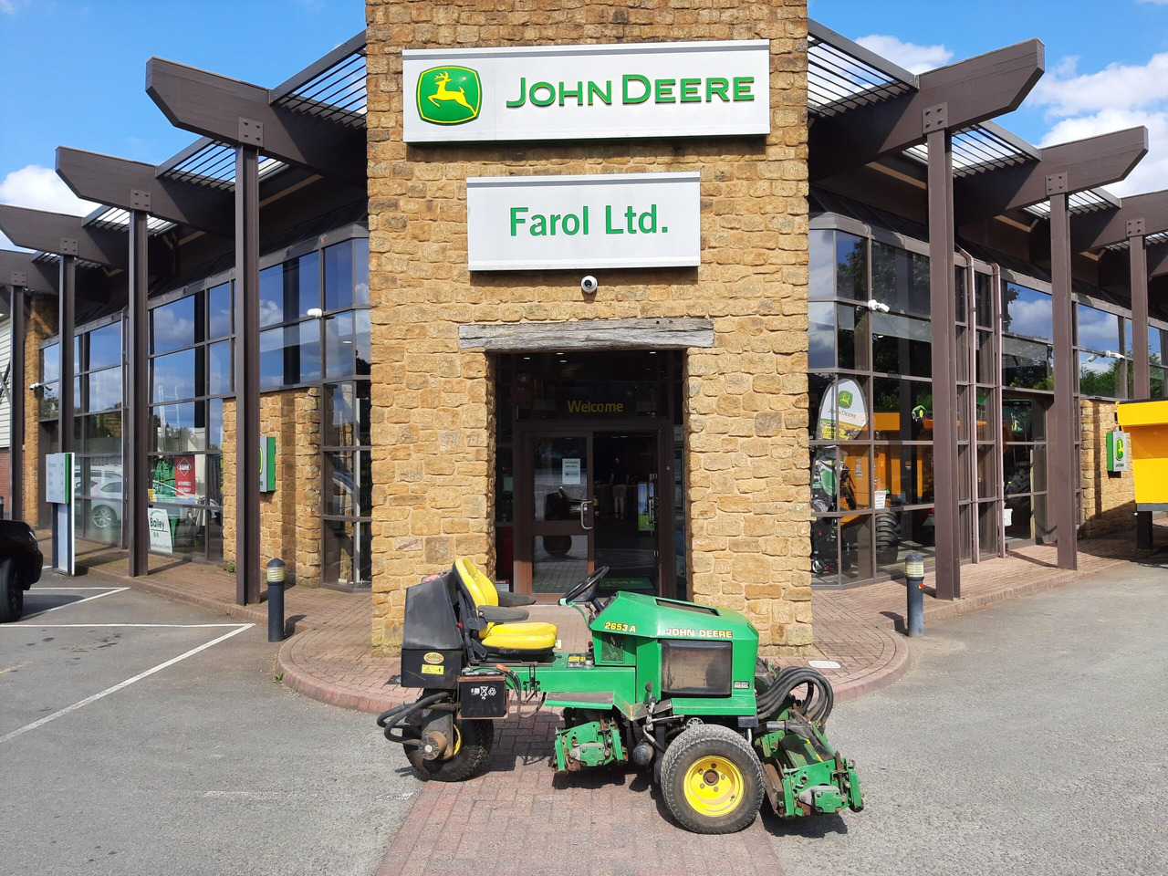 John Deere 2653A utility triple mower - Ruohonleikkuri: kuva John Deere 2653A utility triple mower - Ruohonleikkuri John Deere 2653A utility triple mower - Ruohonleikkuri: kuva John Deere 2653A utility triple mower - Ruohonleikkuri