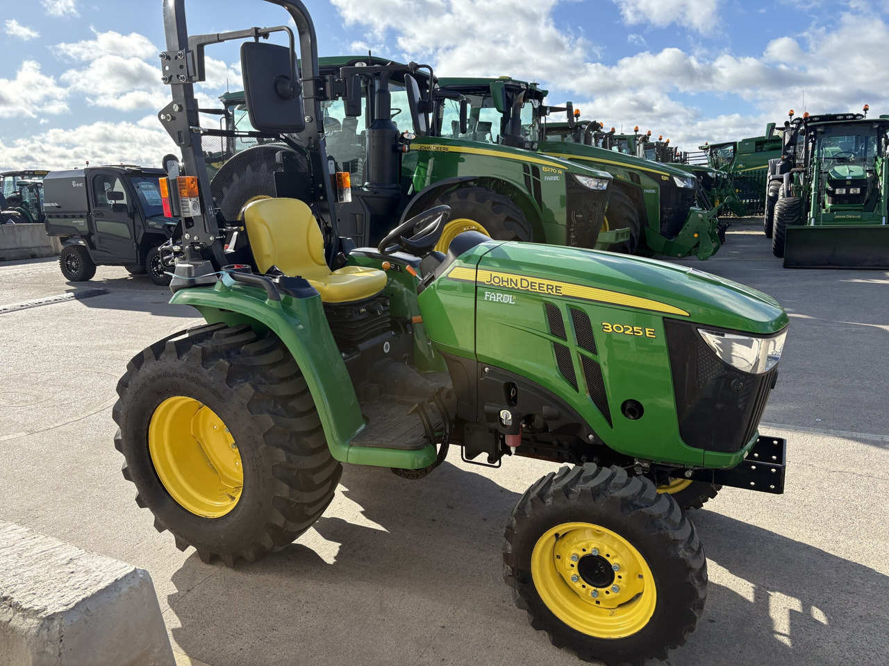 John Deere 3025E Compact tractor - Pientraktori: kuva John Deere 3025E Compact tractor - Pientraktori John Deere 3025E Compact tractor - Pientraktori: kuva John Deere 3025E Compact tractor - Pientraktori