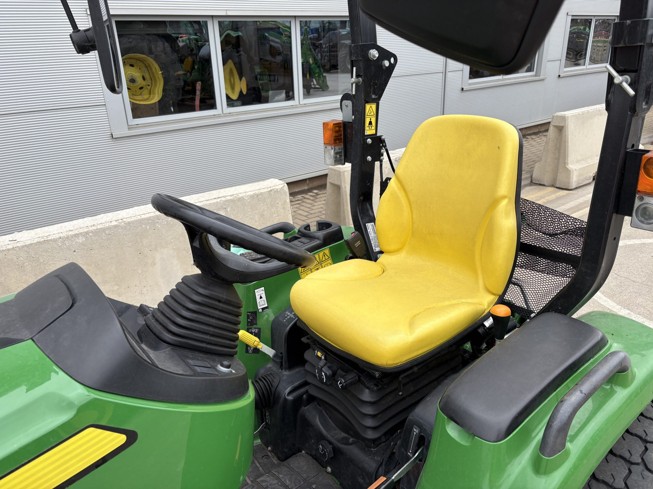 John Deere 3039R Compact Tractor - Pientraktori: kuva John Deere 3039R Compact Tractor - Pientraktori John Deere 3039R Compact Tractor - Pientraktori: kuva John Deere 3039R Compact Tractor - Pientraktori