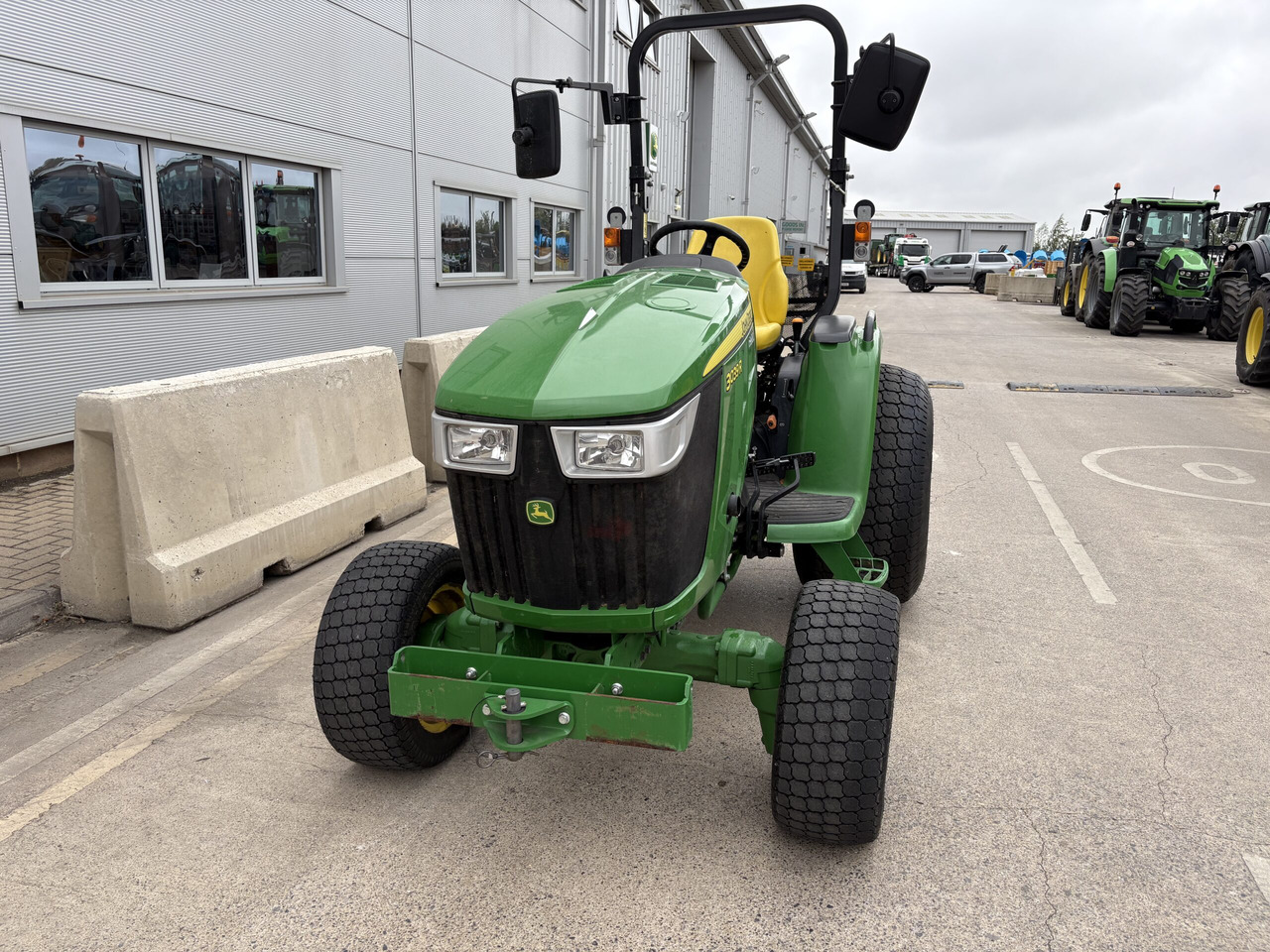 John Deere 3039R Compact Tractor - Pientraktori: kuva John Deere 3039R Compact Tractor - Pientraktori John Deere 3039R Compact Tractor - Pientraktori: kuva John Deere 3039R Compact Tractor - Pientraktori