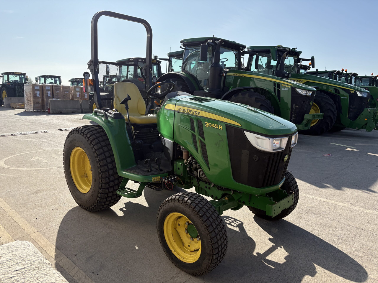 John Deere 3045R Compact Tractor - Pientraktori: kuva John Deere 3045R Compact Tractor - Pientraktori John Deere 3045R Compact Tractor - Pientraktori: kuva John Deere 3045R Compact Tractor - Pientraktori