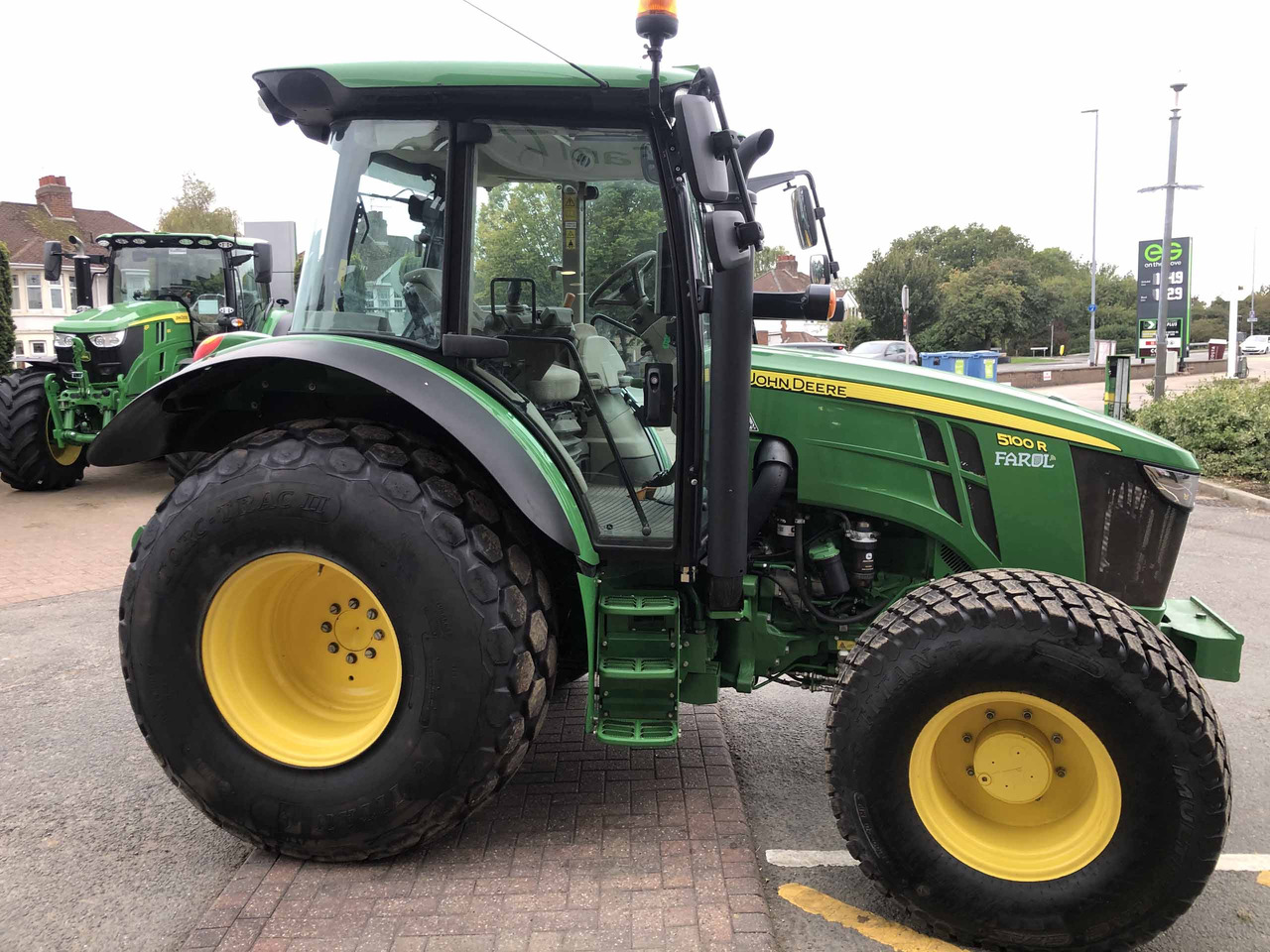 John Deere 5100R - Traktori: kuva John Deere 5100R - Traktori John Deere 5100R - Traktori: kuva John Deere 5100R - Traktori