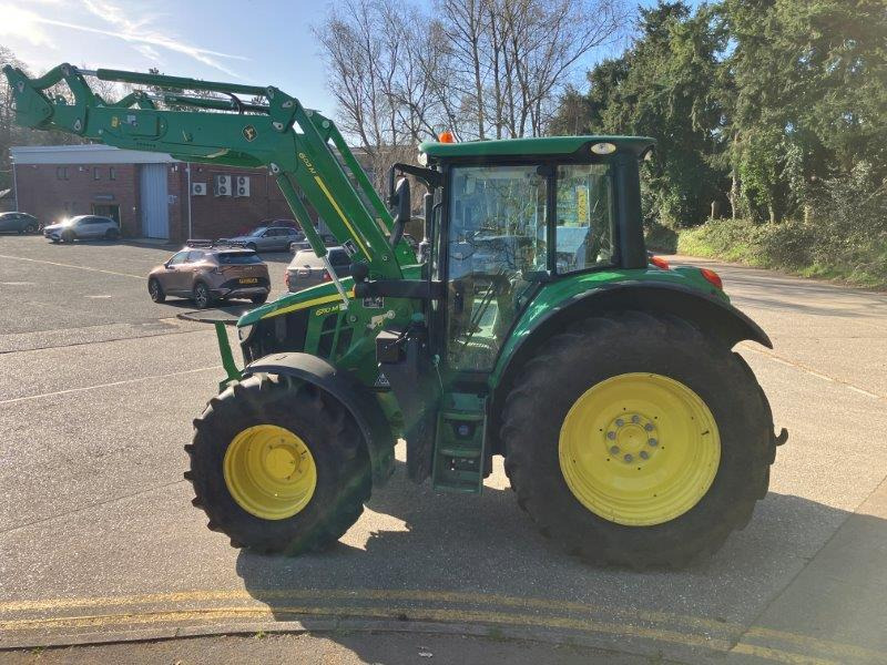John Deere 6110M - Traktori: kuva John Deere 6110M - Traktori John Deere 6110M - Traktori: kuva John Deere 6110M - Traktori