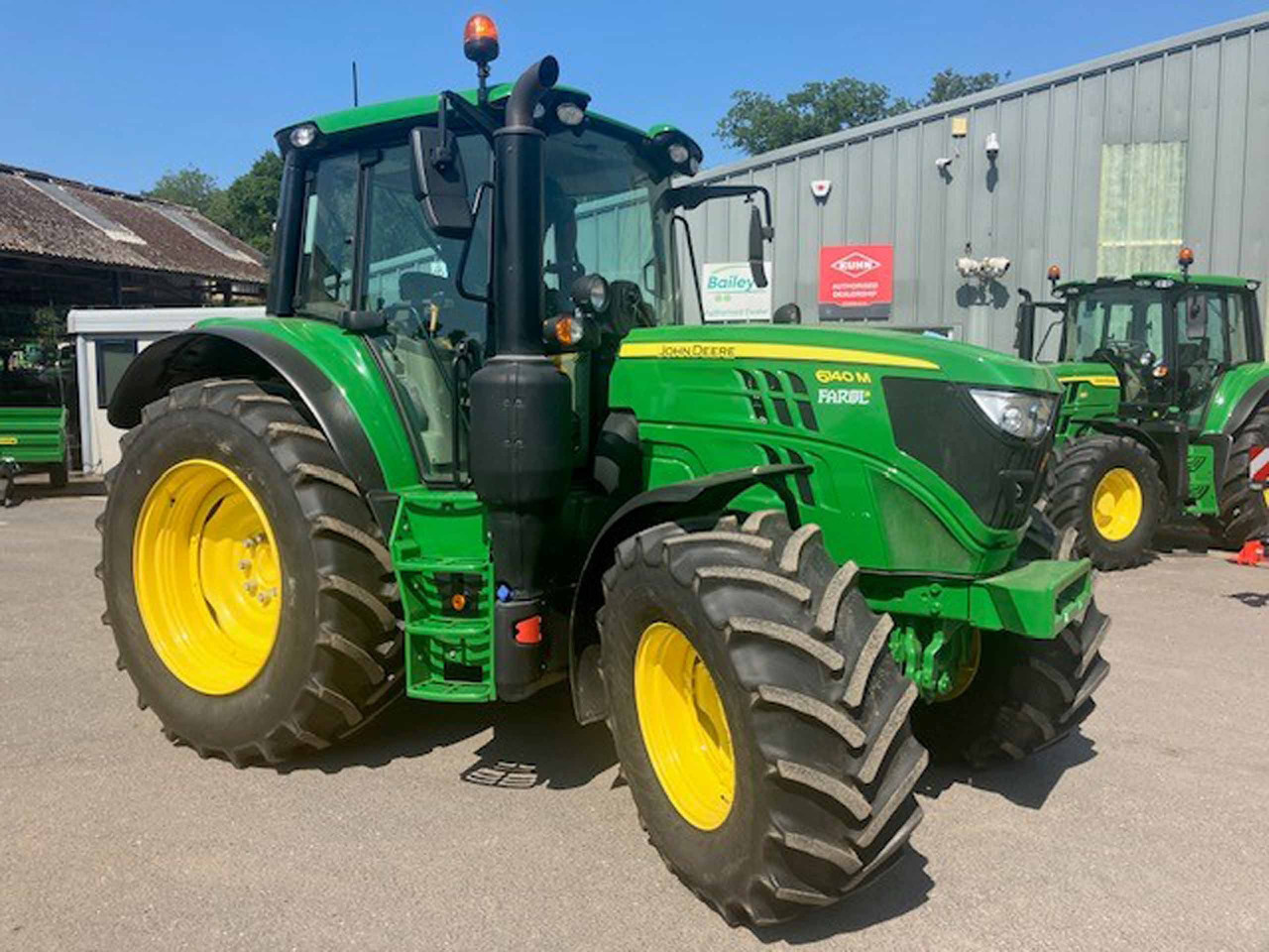 John Deere 6140M - Traktori: kuva John Deere 6140M - Traktori John Deere 6140M - Traktori: kuva John Deere 6140M - Traktori