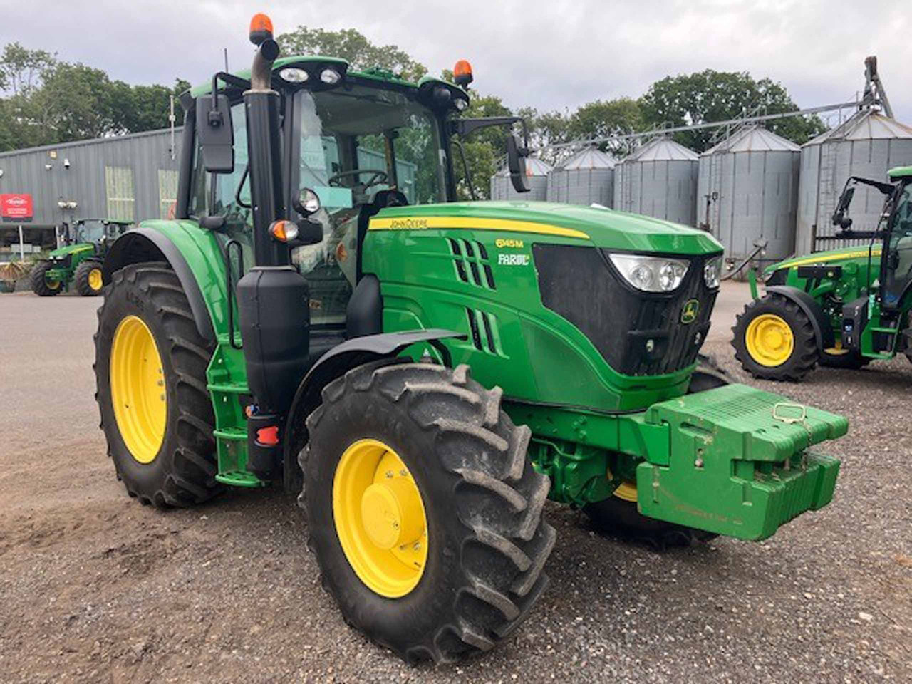 John Deere 6145M - Traktori: kuva John Deere 6145M - Traktori John Deere 6145M - Traktori: kuva John Deere 6145M - Traktori