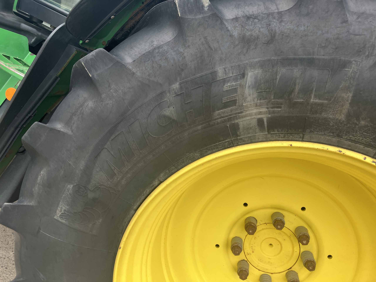 Traktori John Deere 6155R: kuva Traktori John Deere 6155R
