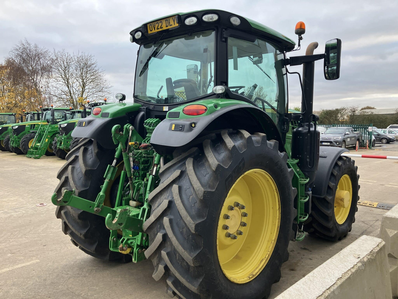 John Deere 6215R - Traktori: kuva John Deere 6215R - Traktori John Deere 6215R - Traktori: kuva John Deere 6215R - Traktori