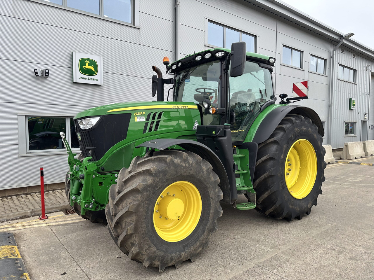 John Deere 6215R - Traktori: kuva John Deere 6215R - Traktori John Deere 6215R - Traktori: kuva John Deere 6215R - Traktori