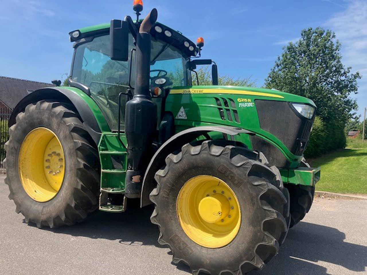 John Deere 6215R - Traktori: kuva John Deere 6215R - Traktori John Deere 6215R - Traktori: kuva John Deere 6215R - Traktori