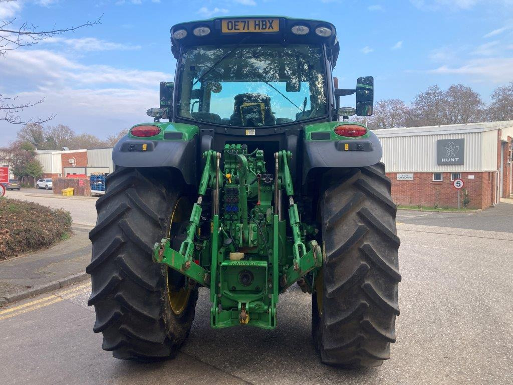John Deere 6215R - Traktori: kuva John Deere 6215R - Traktori John Deere 6215R - Traktori: kuva John Deere 6215R - Traktori