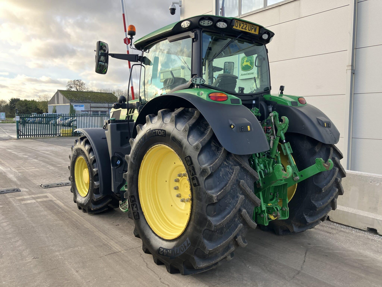 John Deere 6215R - Traktori: kuva John Deere 6215R - Traktori John Deere 6215R - Traktori: kuva John Deere 6215R - Traktori