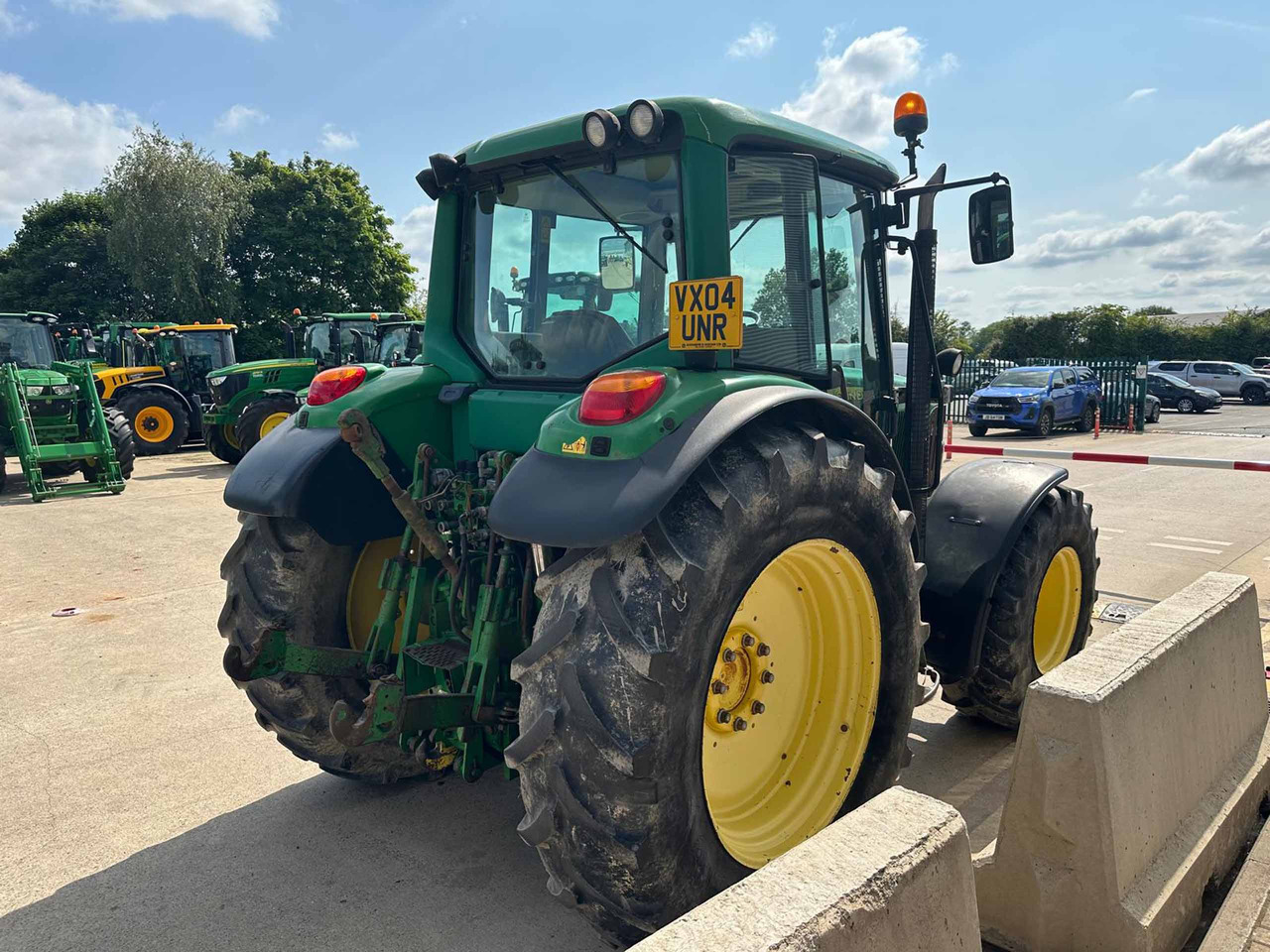 John Deere 6420S - Traktori: kuva John Deere 6420S - Traktori John Deere 6420S - Traktori: kuva John Deere 6420S - Traktori