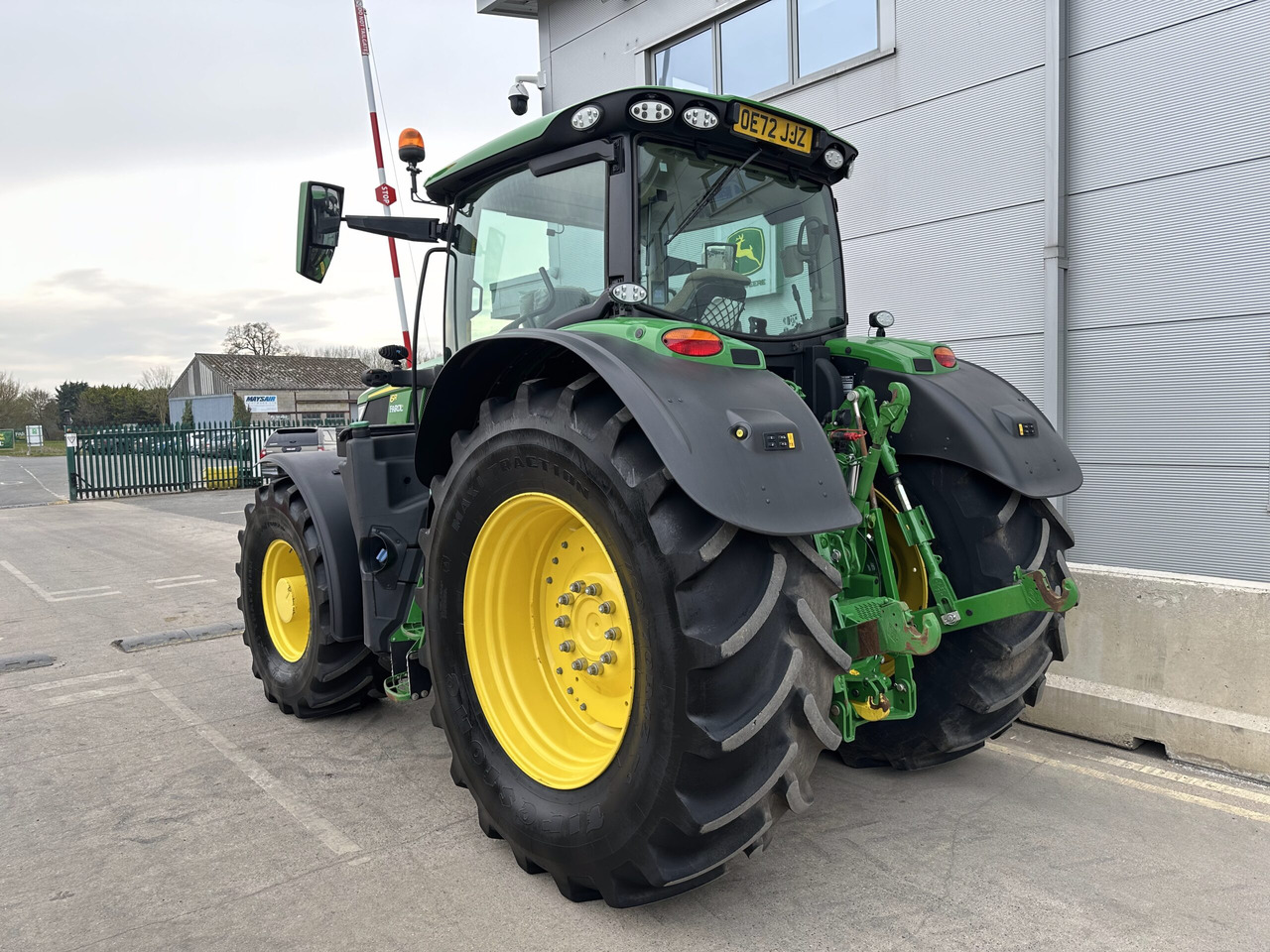 John Deere 6R 215 - Traktori: kuva John Deere 6R 215 - Traktori John Deere 6R 215 - Traktori: kuva John Deere 6R 215 - Traktori