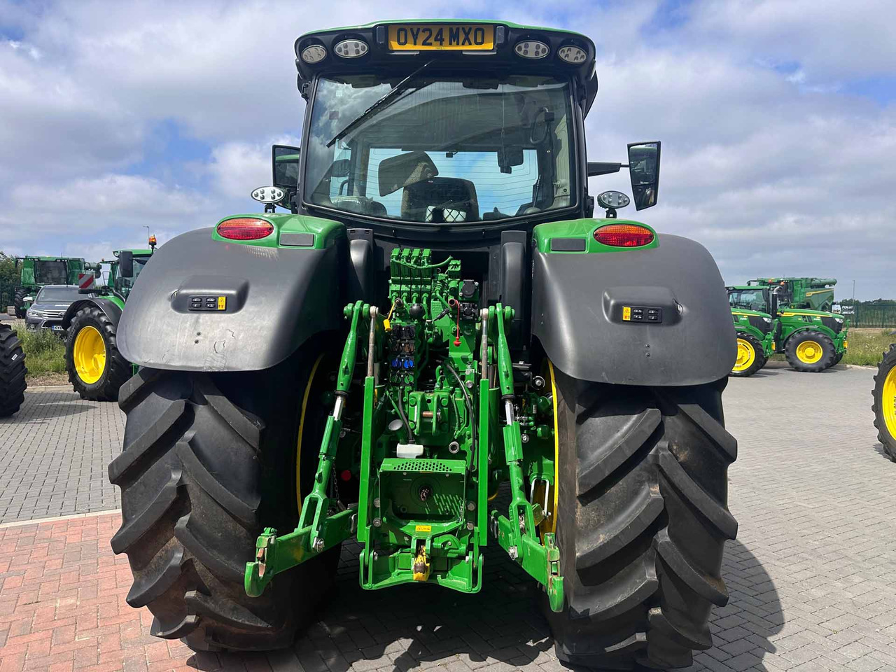 John Deere 6R 215 - Traktori: kuva John Deere 6R 215 - Traktori John Deere 6R 215 - Traktori: kuva John Deere 6R 215 - Traktori