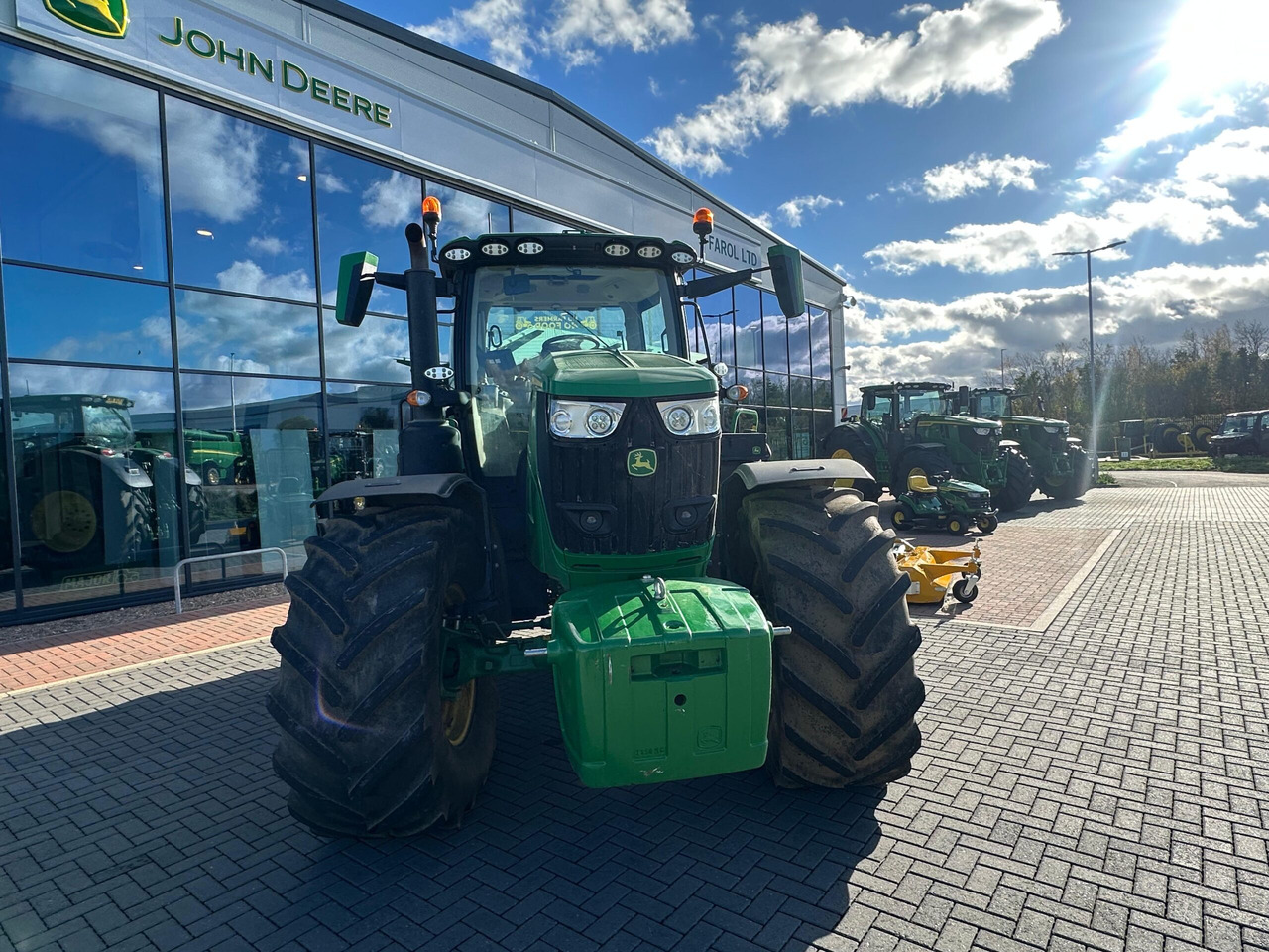 John Deere 6R 215 - Traktori: kuva  John Deere 6R 215 - Traktori John Deere 6R 215 - Traktori: kuva  John Deere 6R 215 - Traktori