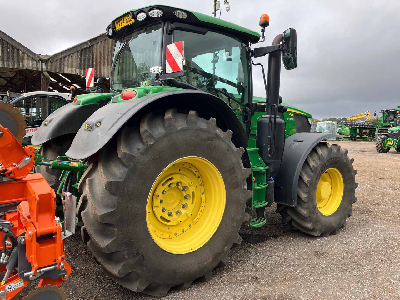 John Deere 6R 215 - Traktori: kuva  John Deere 6R 215 - Traktori John Deere 6R 215 - Traktori: kuva  John Deere 6R 215 - Traktori