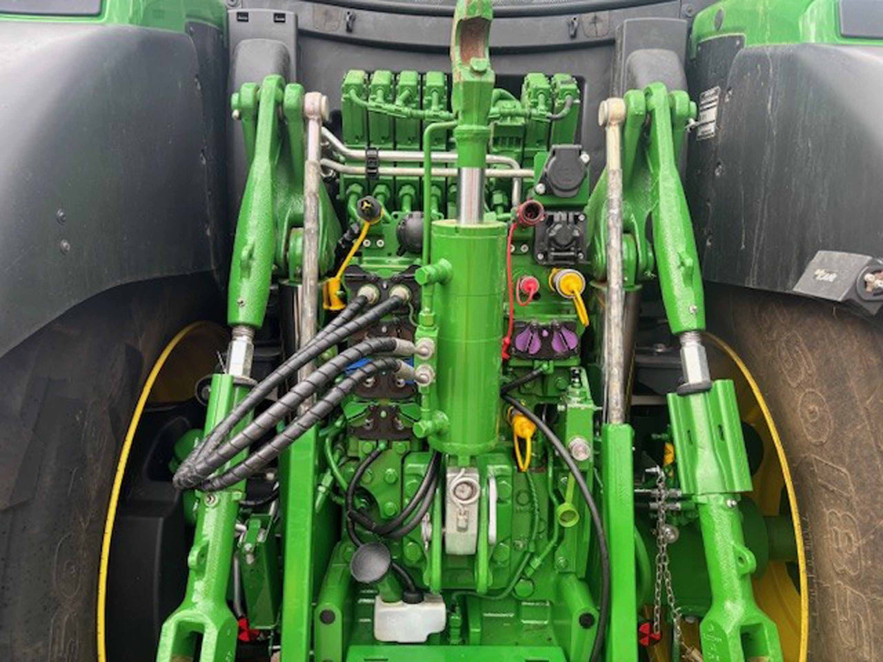 John Deere 6R 215 - Traktori: kuva John Deere 6R 215 - Traktori John Deere 6R 215 - Traktori: kuva John Deere 6R 215 - Traktori