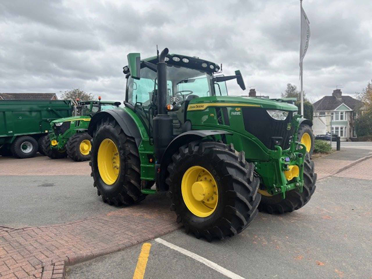 John Deere 6R 215 - Traktori: kuva John Deere 6R 215 - Traktori John Deere 6R 215 - Traktori: kuva John Deere 6R 215 - Traktori