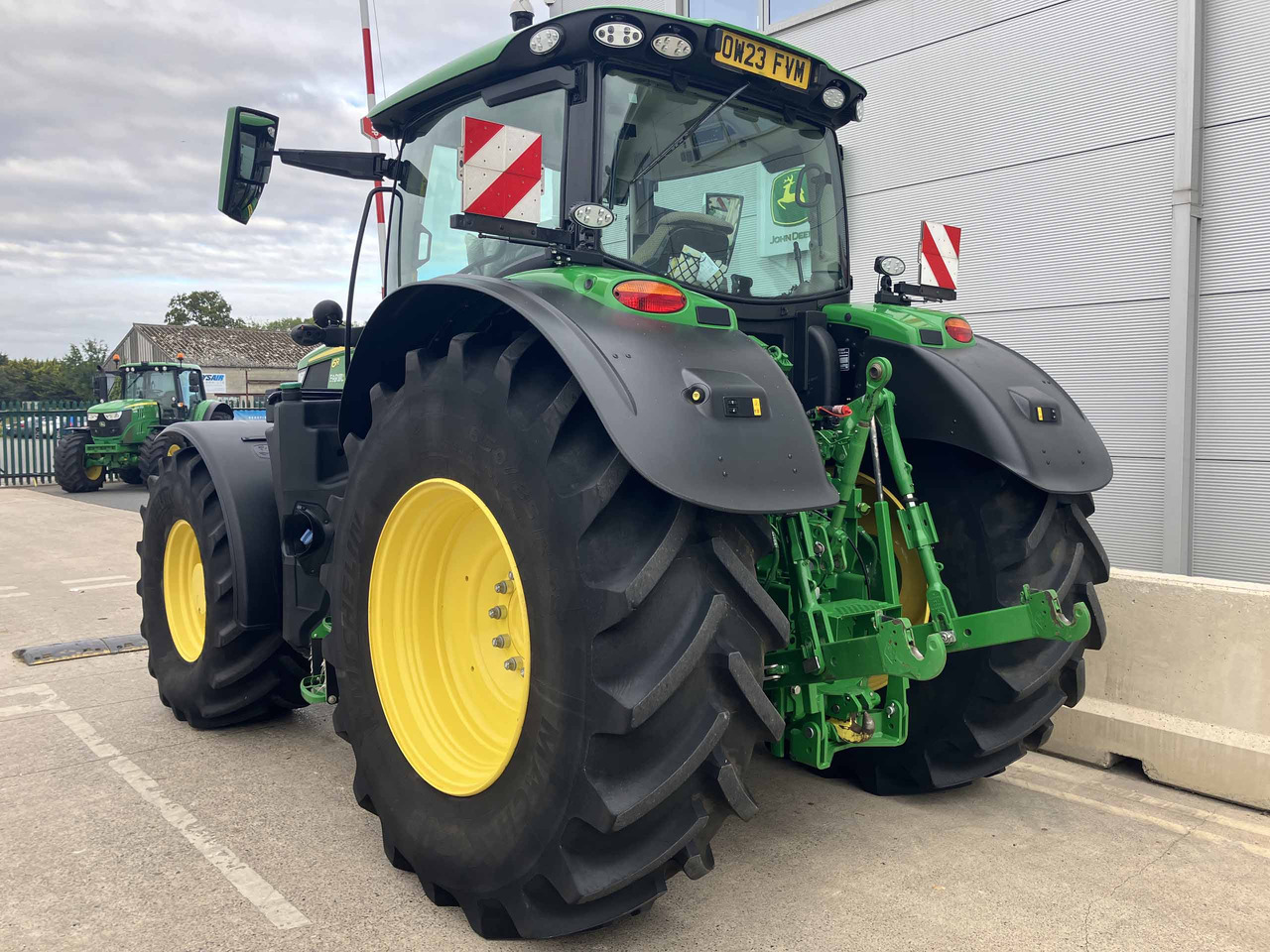 John Deere 6R 215 - Traktori: kuva  John Deere 6R 215 - Traktori John Deere 6R 215 - Traktori: kuva  John Deere 6R 215 - Traktori