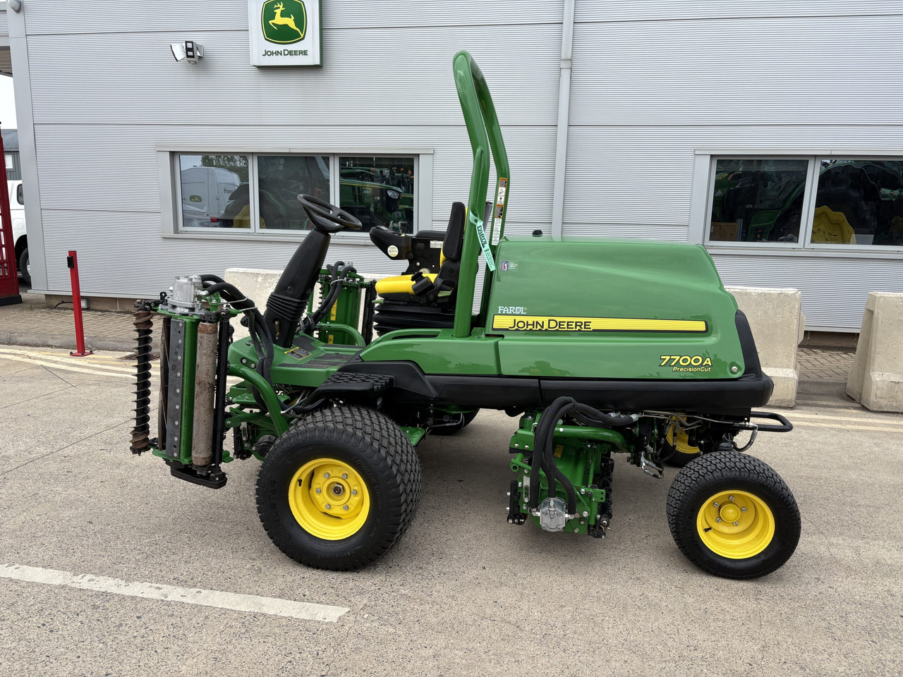 John Deere 7700A Fairway Mower - Ruohonleikkuri: kuva John Deere 7700A Fairway Mower - Ruohonleikkuri John Deere 7700A Fairway Mower - Ruohonleikkuri: kuva John Deere 7700A Fairway Mower - Ruohonleikkuri