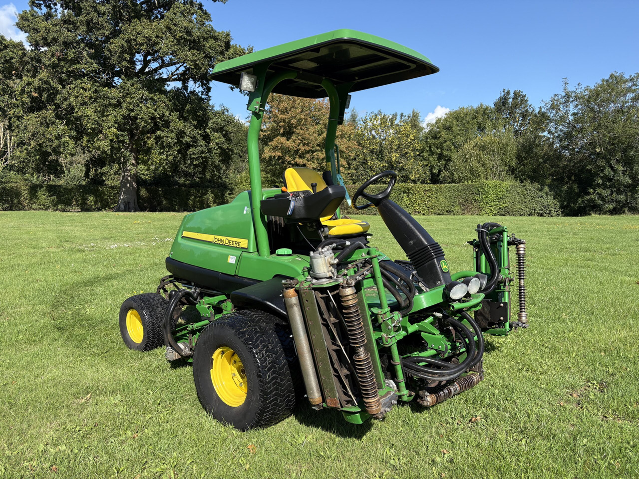 John Deere 7700A Fairway Mower - Ruohonleikkuri: kuva John Deere 7700A Fairway Mower - Ruohonleikkuri John Deere 7700A Fairway Mower - Ruohonleikkuri: kuva John Deere 7700A Fairway Mower - Ruohonleikkuri