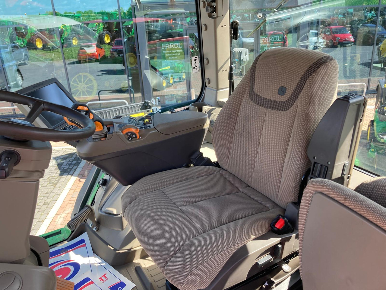 Traktori John Deere 7R 310: kuva Traktori John Deere 7R 310