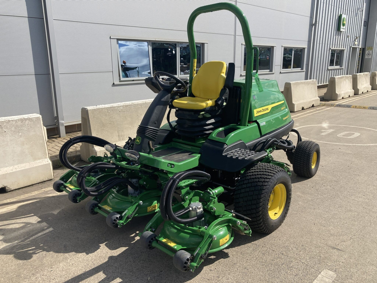 John Deere 8800A 5 pod rotary mower - Ruohonleikkuri: kuva John Deere 8800A 5 pod rotary mower - Ruohonleikkuri John Deere 8800A 5 pod rotary mower - Ruohonleikkuri: kuva John Deere 8800A 5 pod rotary mower - Ruohonleikkuri