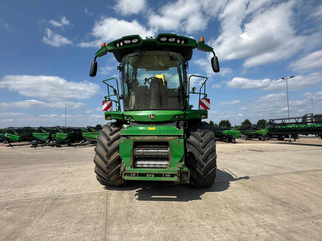 John Deere 9700i - Itsekulkeva silppuri: kuva John Deere 9700i - Itsekulkeva silppuri John Deere 9700i - Itsekulkeva silppuri: kuva John Deere 9700i - Itsekulkeva silppuri