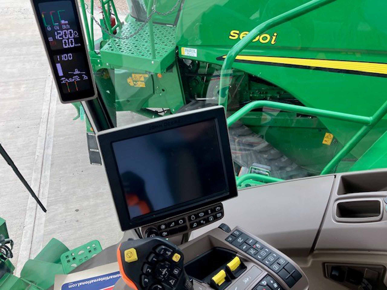 Leikkuupuimuri John Deere S790: kuva Leikkuupuimuri John Deere S790