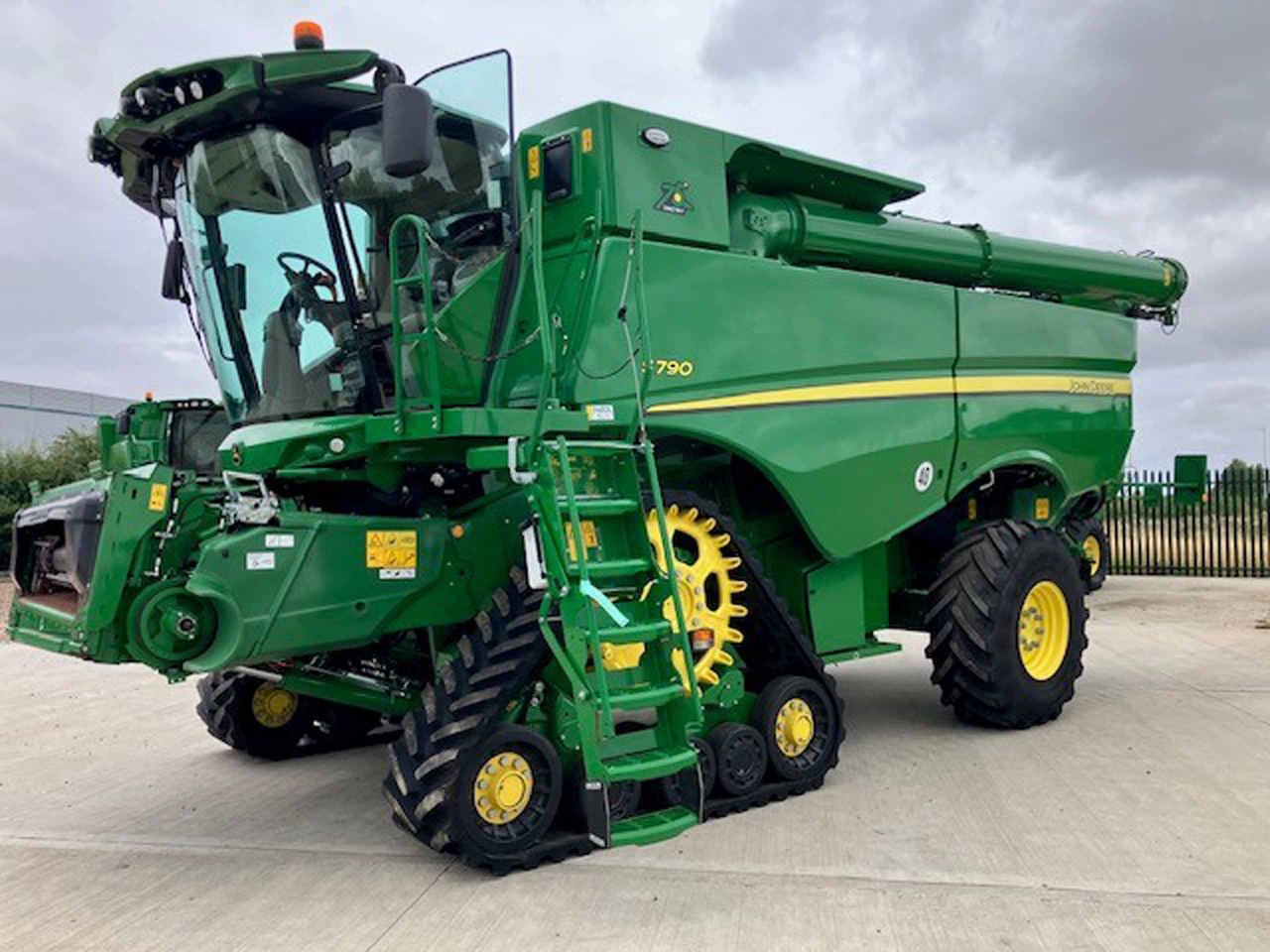 Leikkuupuimuri John Deere S790: kuva Leikkuupuimuri John Deere S790