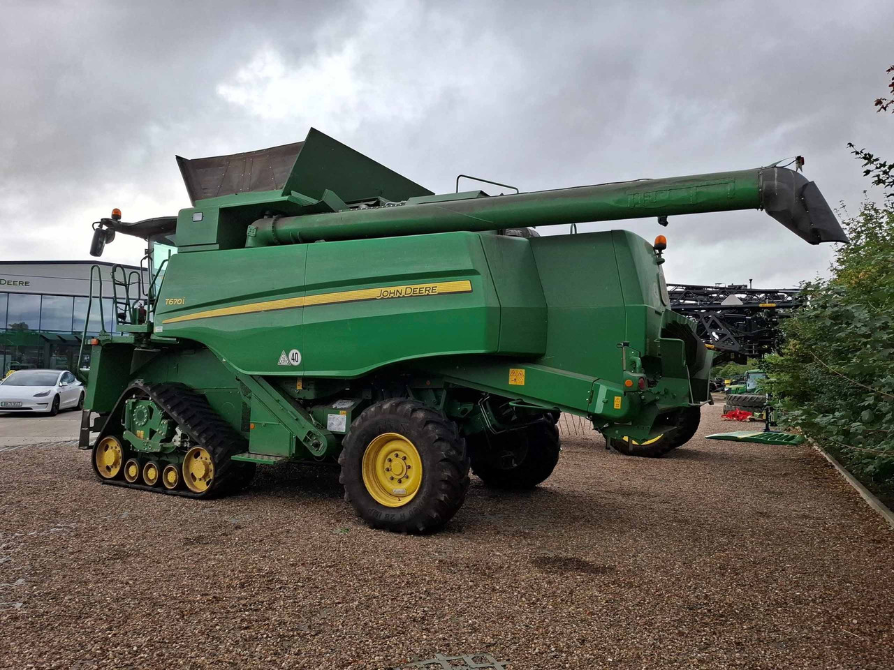John Deere T670i - Leikkuupuimuri: kuva John Deere T670i - Leikkuupuimuri John Deere T670i - Leikkuupuimuri: kuva John Deere T670i - Leikkuupuimuri