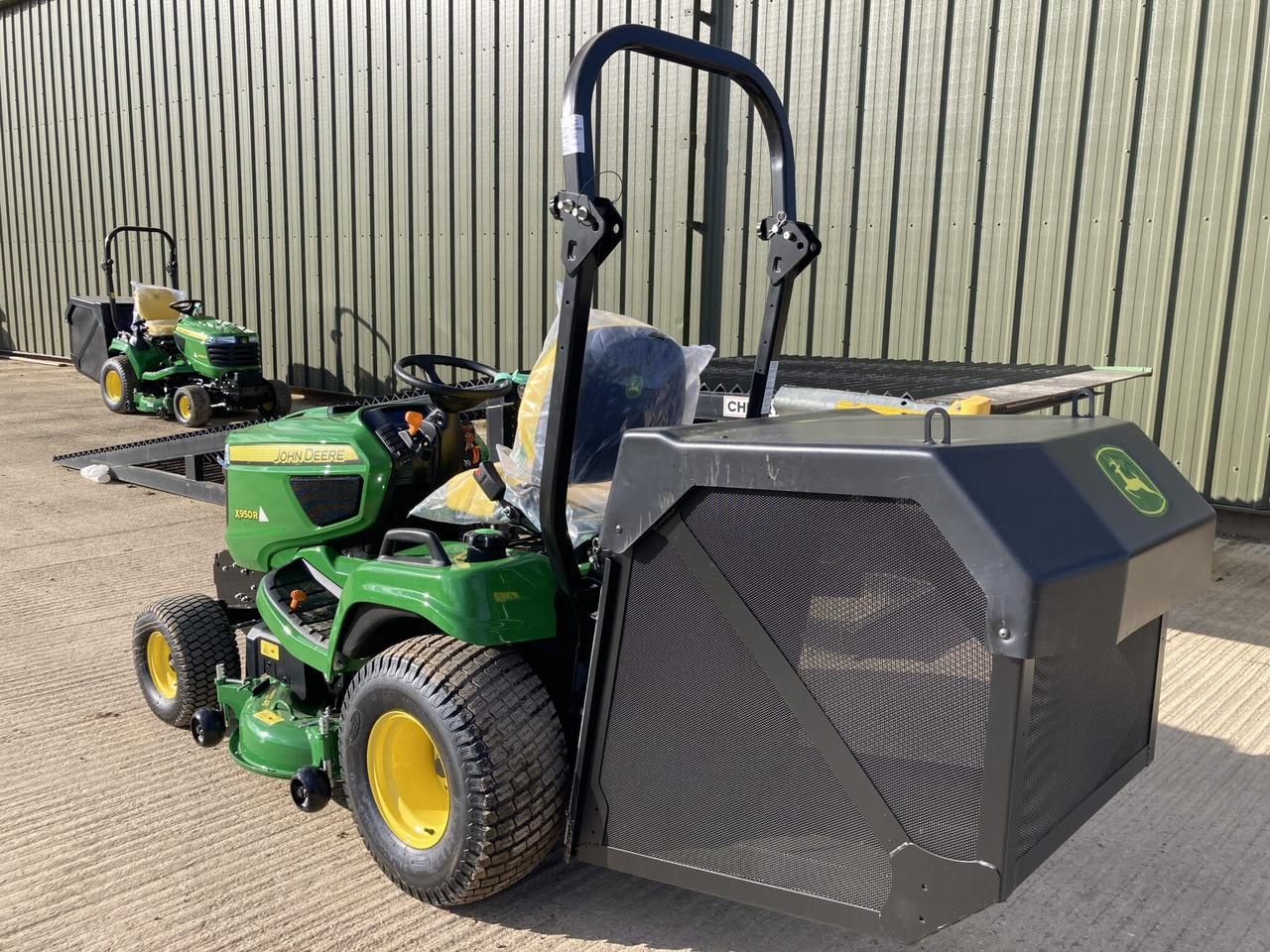 John Deere X950R ride on mower - Ruohonleikkuri: kuva John Deere X950R ride on mower - Ruohonleikkuri John Deere X950R ride on mower - Ruohonleikkuri: kuva John Deere X950R ride on mower - Ruohonleikkuri