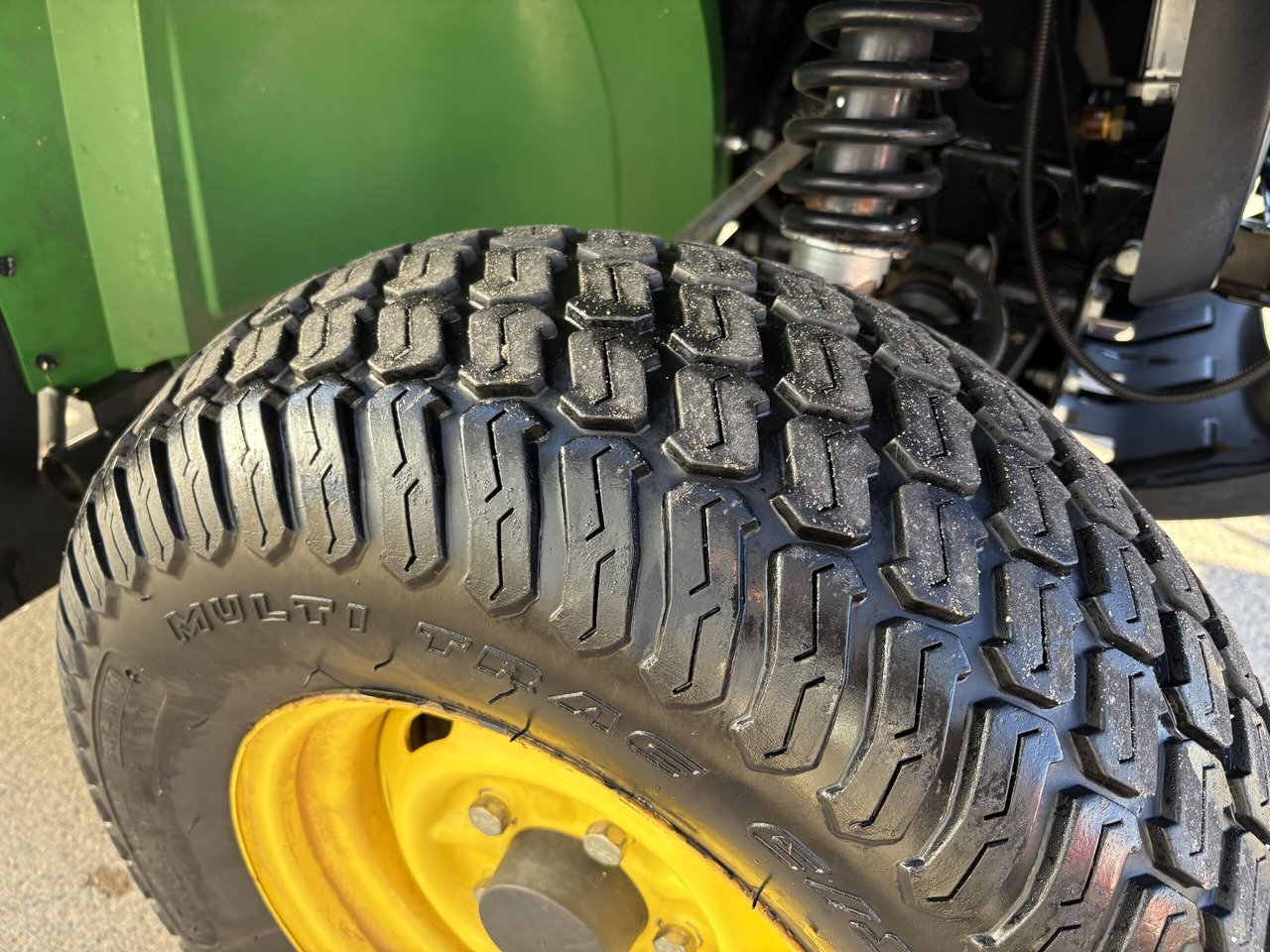 Mönkijä John Deere XUV855M Gator: kuva Mönkijä John Deere XUV855M Gator