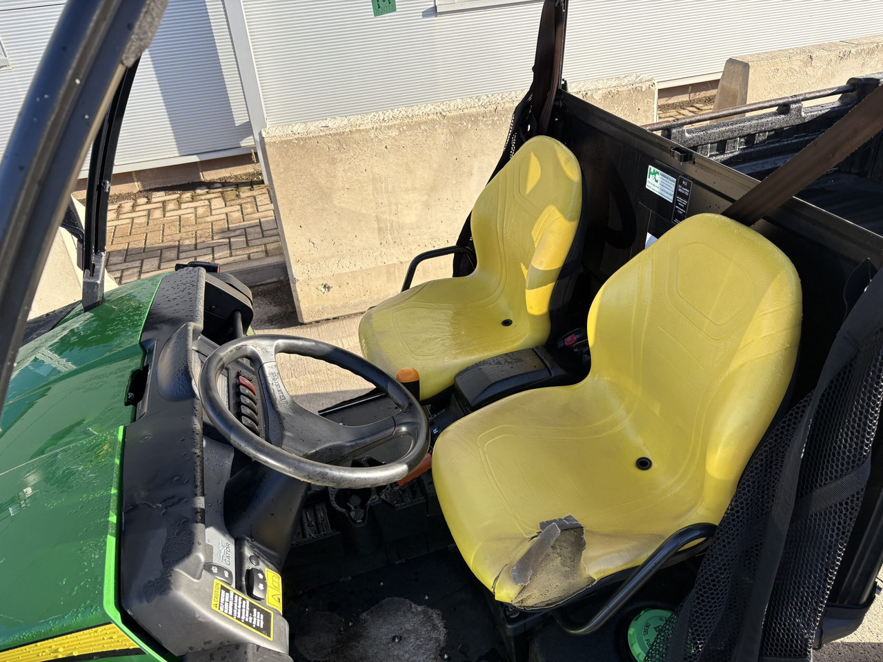 Mönkijä John Deere XUV855M Gator: kuva Mönkijä John Deere XUV855M Gator