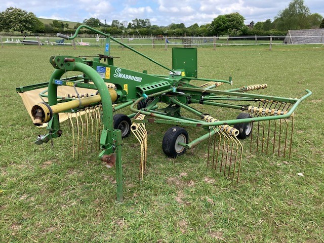 Krone Swadro 421/11 - Pöyhin: kuva Krone Swadro 421/11 - Pöyhin Krone Swadro 421/11 - Pöyhin: kuva Krone Swadro 421/11 - Pöyhin