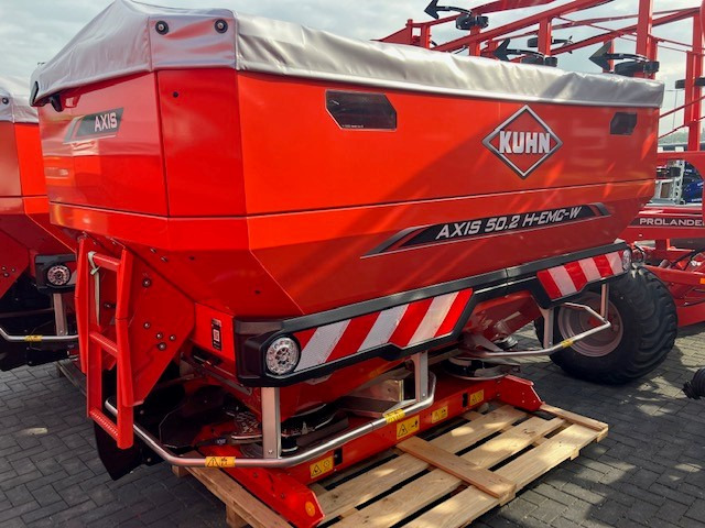 Kuhn Axis 40.2 M EMC V8 - Lannoitteenlevitin: kuva Kuhn Axis 40.2 M EMC V8 - Lannoitteenlevitin Kuhn Axis 40.2 M EMC V8 - Lannoitteenlevitin: kuva Kuhn Axis 40.2 M EMC V8 - Lannoitteenlevitin