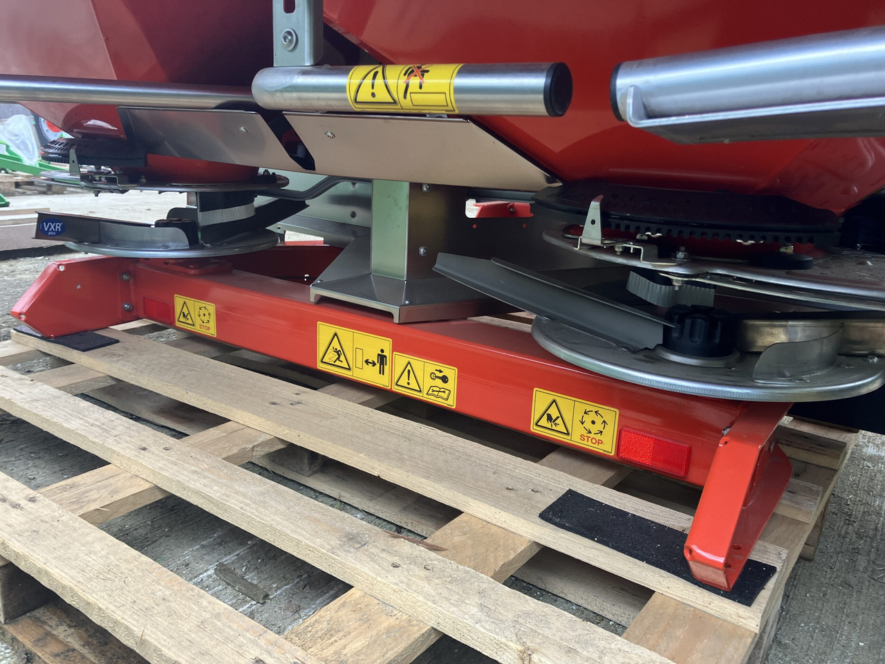 Kuhn Axis 40.2 M-EMC-W - Lannoitteenlevitin: kuva Kuhn Axis 40.2 M-EMC-W - Lannoitteenlevitin Kuhn Axis 40.2 M-EMC-W - Lannoitteenlevitin: kuva Kuhn Axis 40.2 M-EMC-W - Lannoitteenlevitin