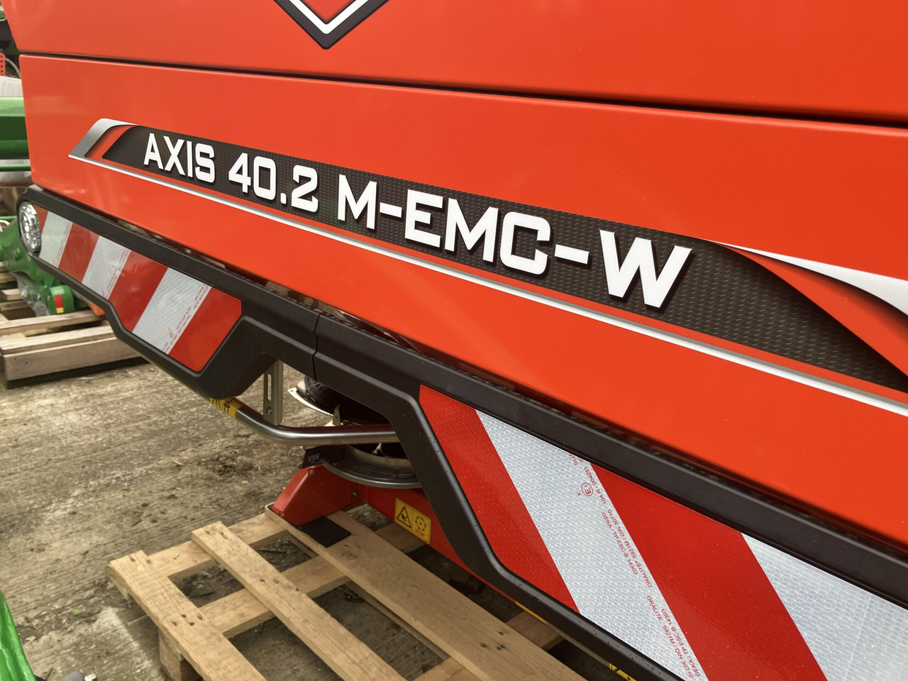 Kuhn Axis 40.2 M-EMC-W - Lannoitteenlevitin: kuva Kuhn Axis 40.2 M-EMC-W - Lannoitteenlevitin Kuhn Axis 40.2 M-EMC-W - Lannoitteenlevitin: kuva Kuhn Axis 40.2 M-EMC-W - Lannoitteenlevitin
