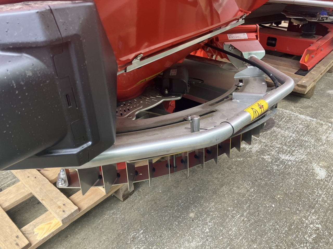 Kuhn Axis 40.2 M-EMC-W - Lannoitteenlevitin: kuva Kuhn Axis 40.2 M-EMC-W - Lannoitteenlevitin Kuhn Axis 40.2 M-EMC-W - Lannoitteenlevitin: kuva Kuhn Axis 40.2 M-EMC-W - Lannoitteenlevitin