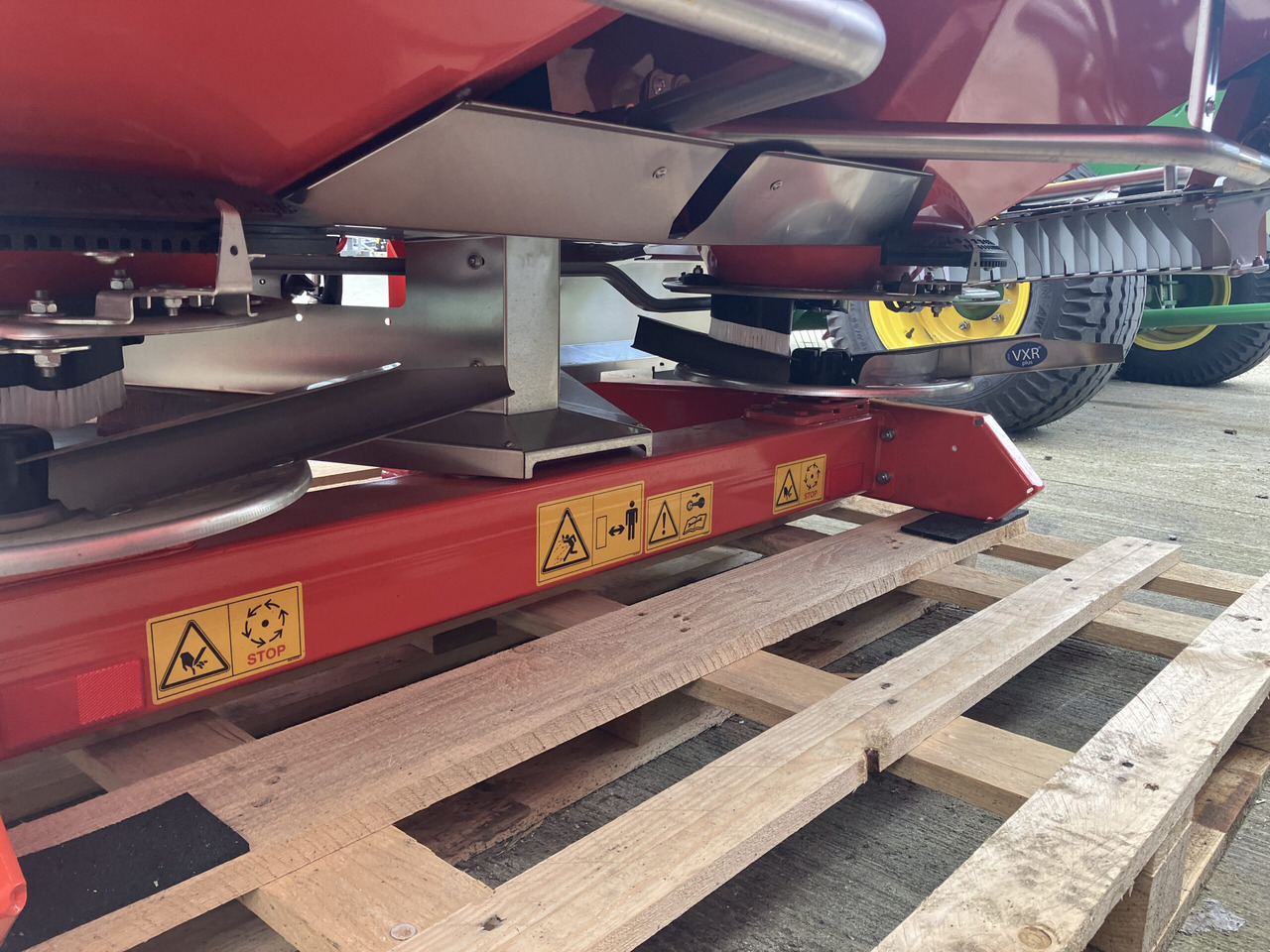 Kuhn Axis 40.2 M-EMC-W - Lannoitteenlevitin: kuva Kuhn Axis 40.2 M-EMC-W - Lannoitteenlevitin Kuhn Axis 40.2 M-EMC-W - Lannoitteenlevitin: kuva Kuhn Axis 40.2 M-EMC-W - Lannoitteenlevitin