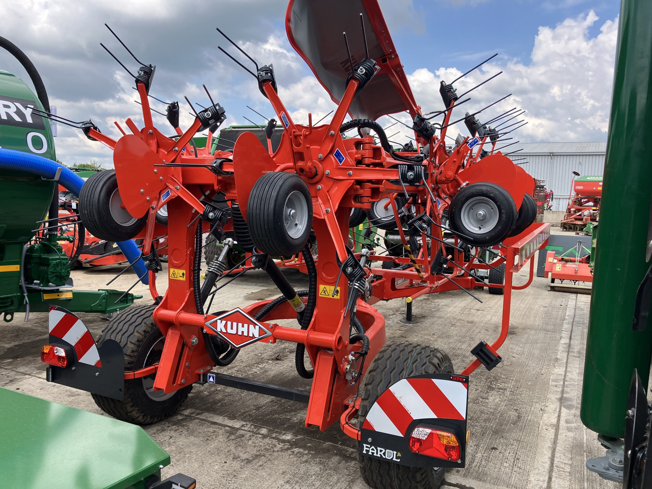 Kuhn GF13003 - Heinäkone: kuva Kuhn GF13003 - Heinäkone Kuhn GF13003 - Heinäkone: kuva Kuhn GF13003 - Heinäkone