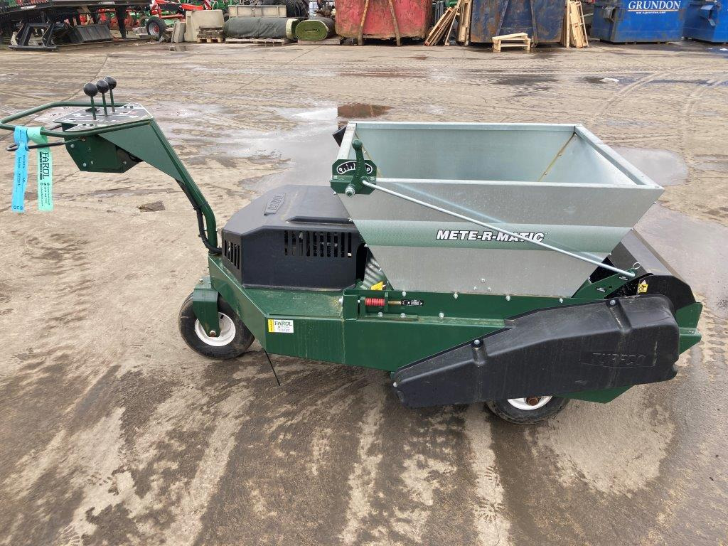 Turfco F15B Mete-R-Matic topdresser - Puutarhalaitteet: kuva Turfco F15B Mete-R-Matic topdresser - Puutarhalaitteet Turfco F15B Mete-R-Matic topdresser - Puutarhalaitteet: kuva Turfco F15B Mete-R-Matic topdresser - Puutarhalaitteet