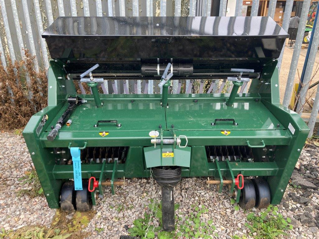 Turfco TriWave™ 60 Overseeder - Kylvö-/ Istutuskone: kuva Turfco TriWave™ 60 Overseeder - Kylvö-/ Istutuskone Turfco TriWave™ 60 Overseeder - Kylvö-/ Istutuskone: kuva Turfco TriWave™ 60 Overseeder - Kylvö-/ Istutuskone
