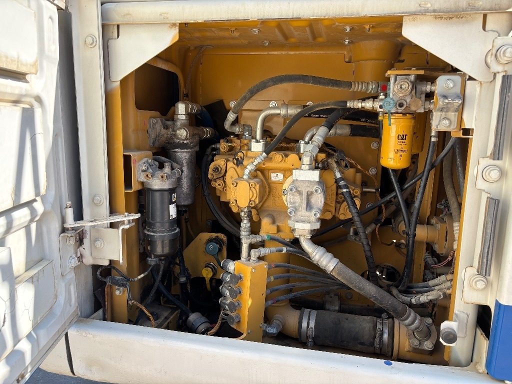 Telakaivukone CAT 320E: kuva Telakaivukone CAT 320E