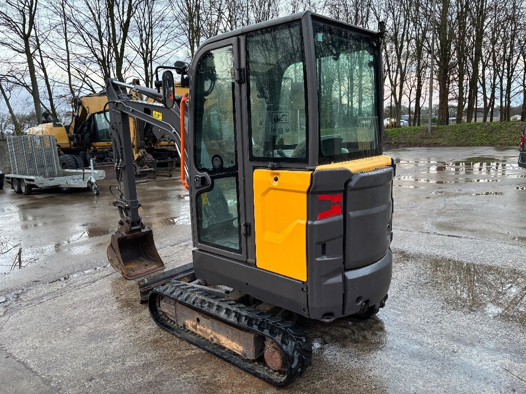 Volvo EC 20 E - Minikuormaaja: kuva Volvo EC 20 E - Minikuormaaja Volvo EC 20 E - Minikuormaaja: kuva Volvo EC 20 E - Minikuormaaja